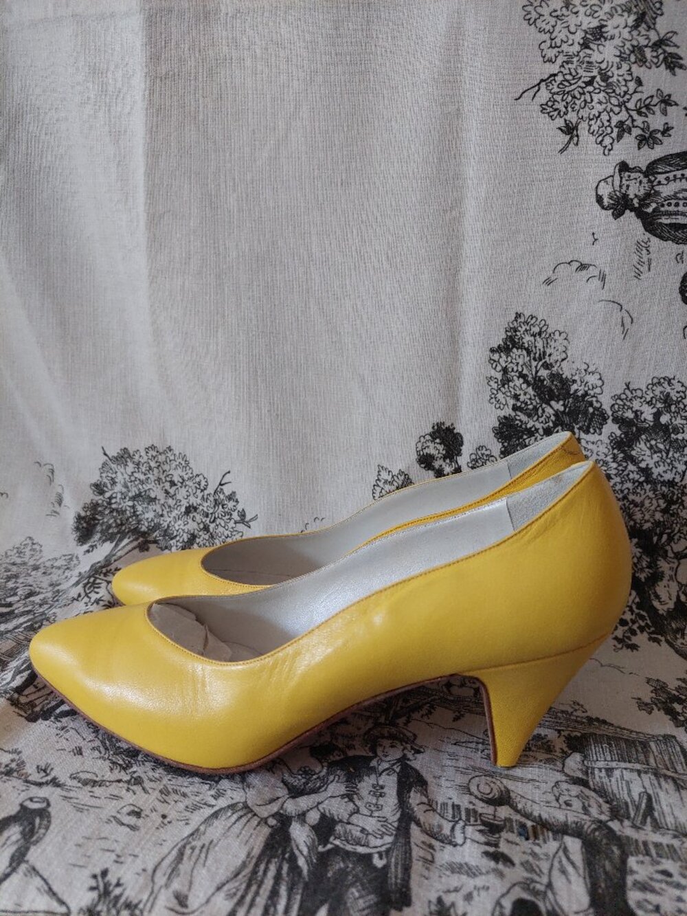 Renato Cenedella Italy Women's EU 37 Bright Yellow Leather Pumps